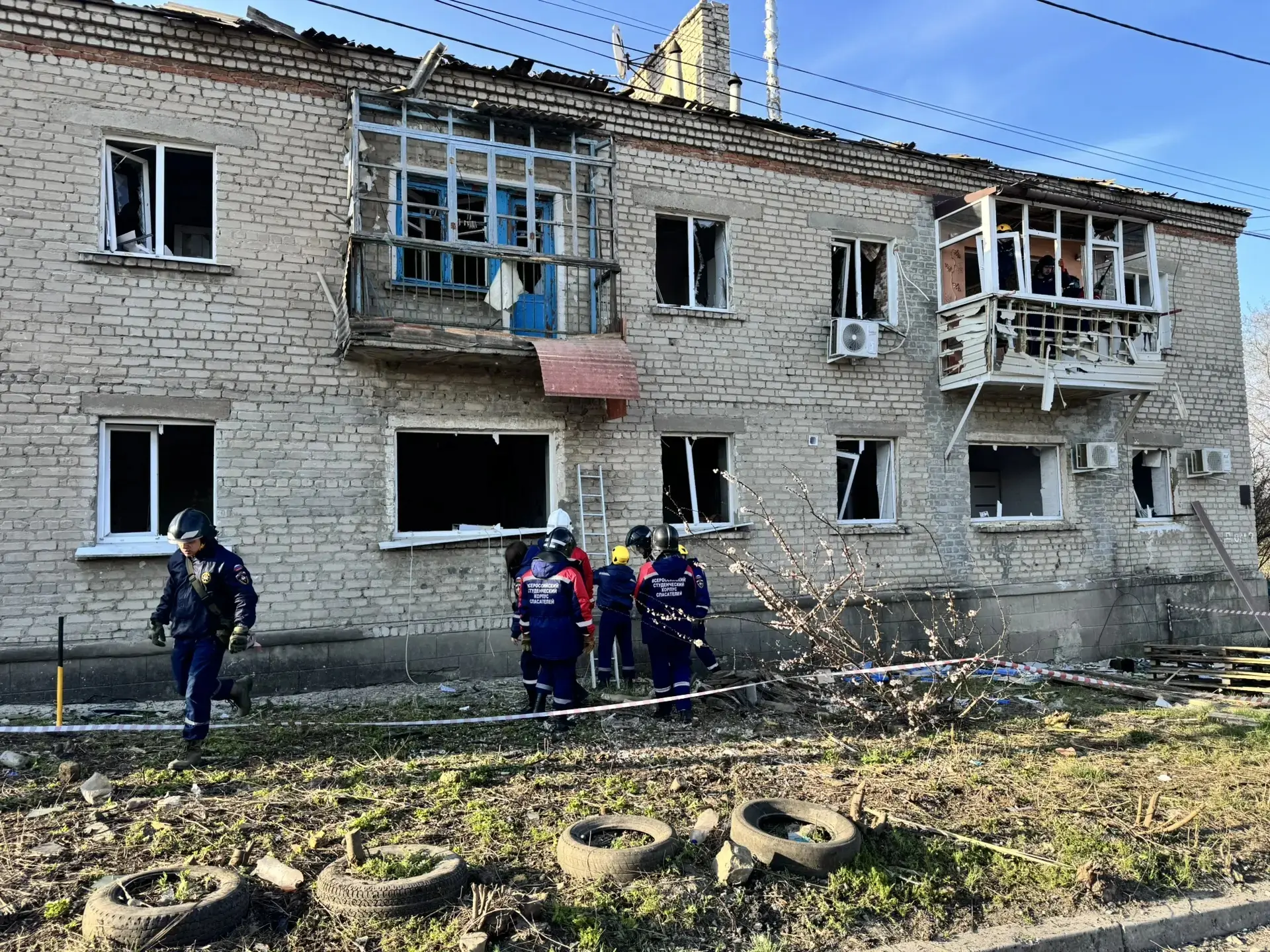 Сегодня ночью Луганск подвергся массированной атаке ВСУ. Вражеские БПЛА ударили по многоквартирным д