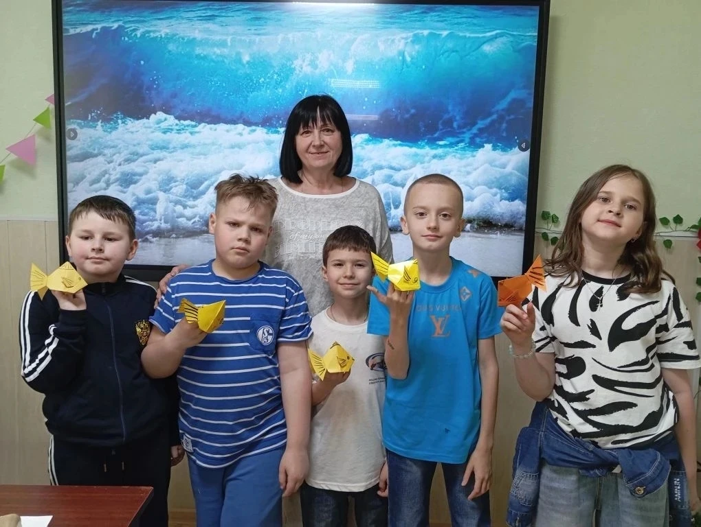 В ЦДЮТ продолжает работать досуговая площадка «НескучайКА».
    Спортивные эстафеты, интересные конк