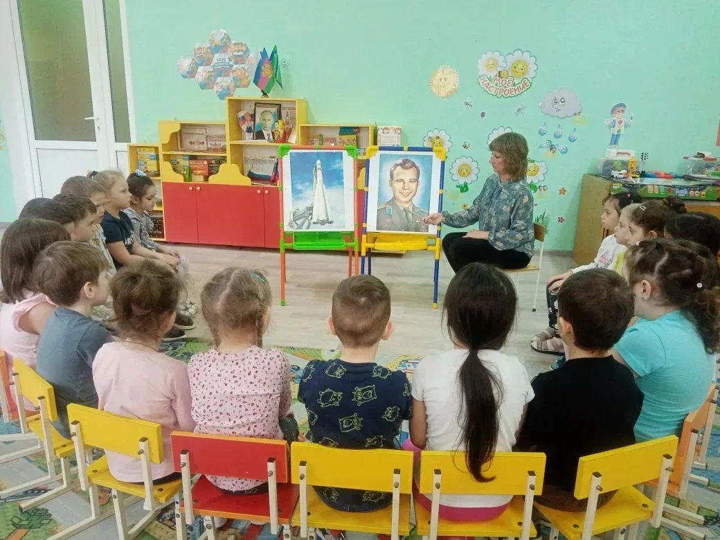 В старшей группе прошло занятие, посвященное Дню космонавтики. Ребята узнали много ново...