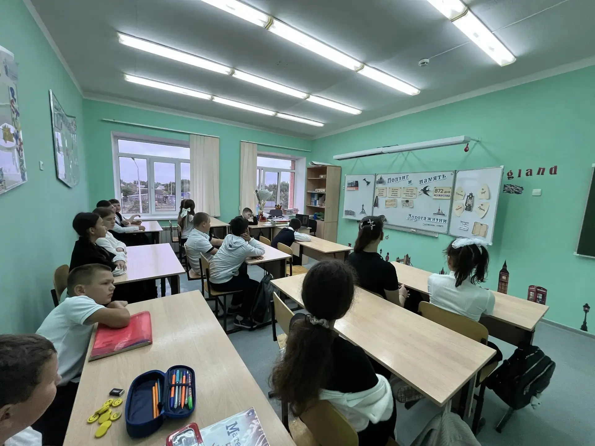 В понедельник, 7 сентября 2026 года, во всех школах России прошел очередной урок из цик...
