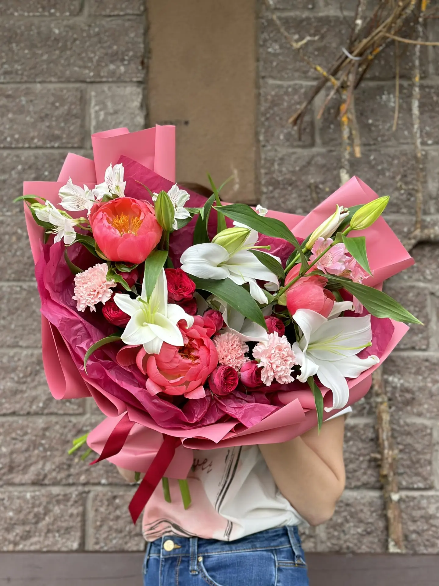 Лилии в букетах…

Один из самых ароматных цветов в окружении других 🌸

А вы любите лилии?
😍 - обож