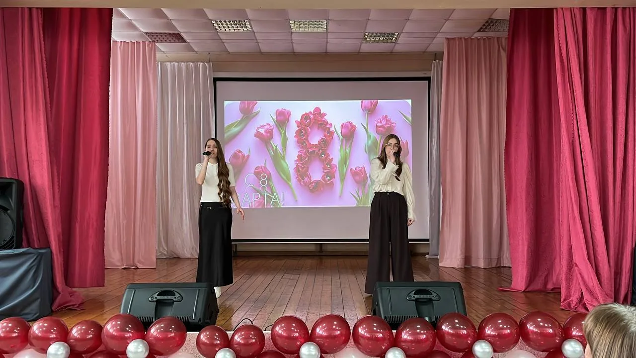 🌷Сегодня в нашей школе царила особая, праздничная атмосфера. Мы собрались вместе, чтобы поздравить н