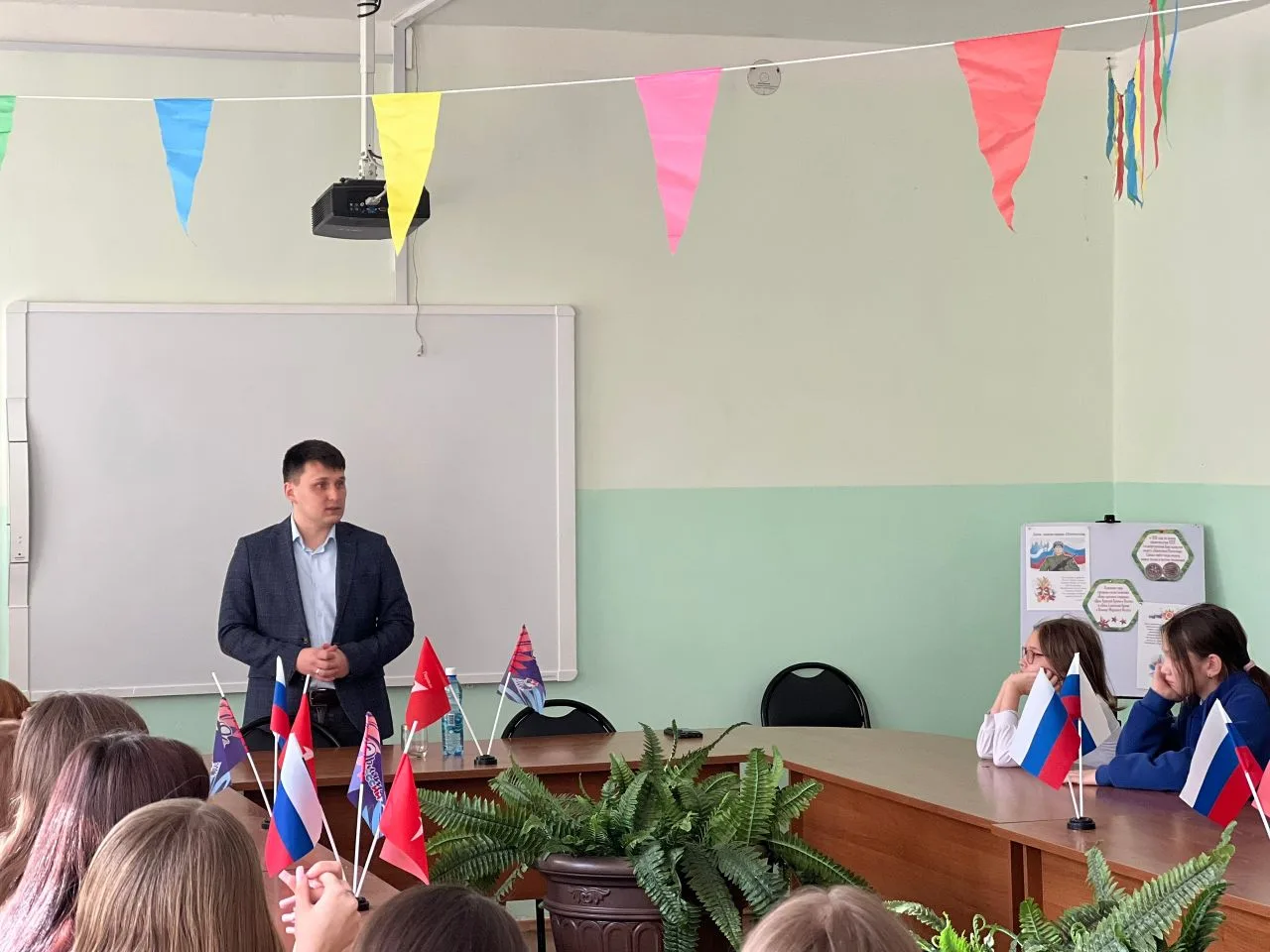 В нашей школе прошёл особенный «Урок Мужества», приуроченный ко Дню защитника Отечества. Гостем меро