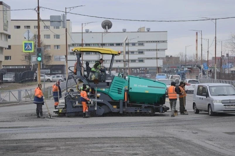 Ремонт на Ленинской продолжается

В Петропавловске-Камчатском дорожники работают у Театра драмы и ко