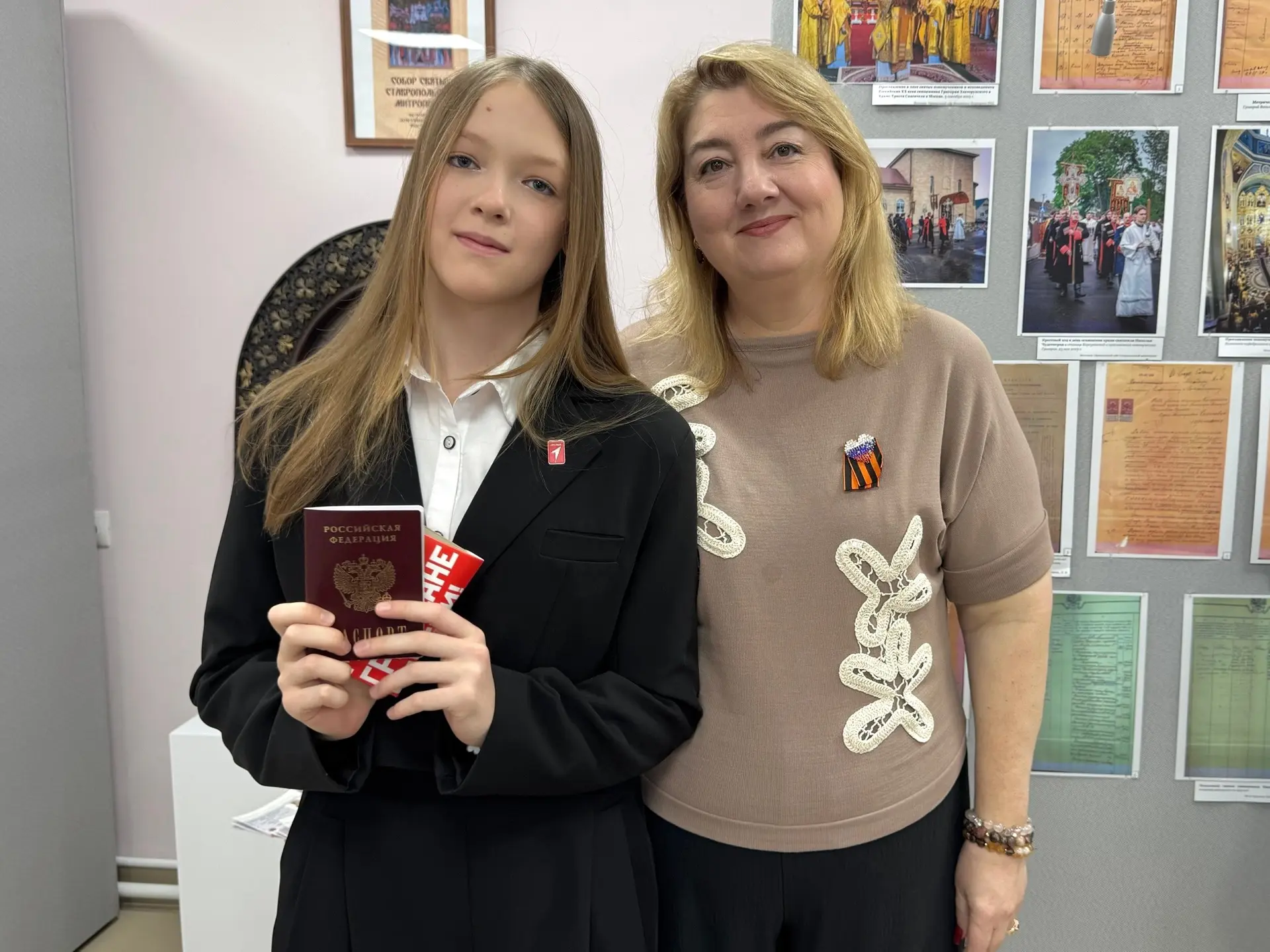 В преддверии Дня космонавтики прошла акция «Мы — граждане России»!   14-летние ребята получили свой 
