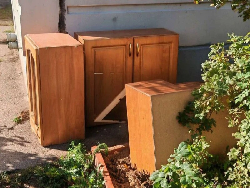 🧹 В Печатниках жители жалуются на неубранный двор