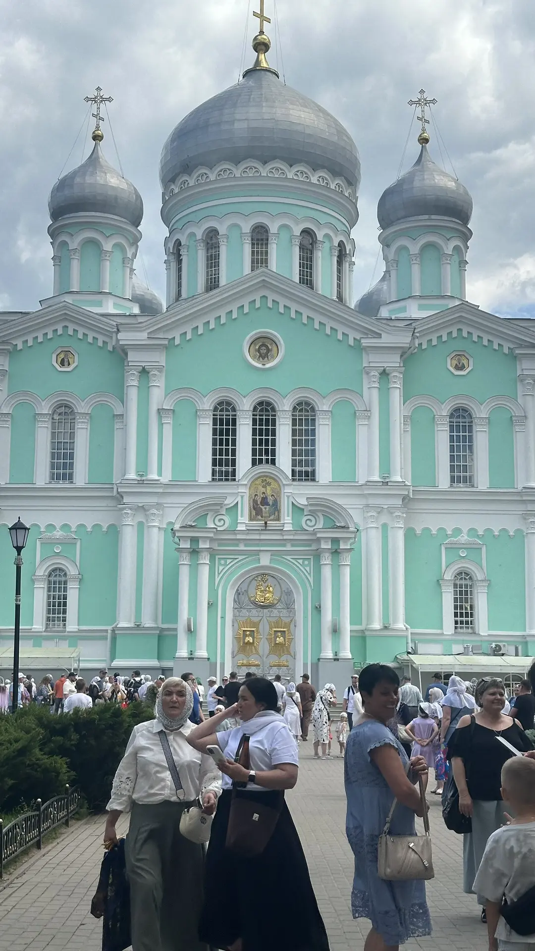 В Дивеево огромное колличество людей в эти выходные