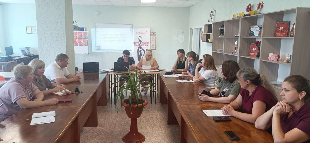 📢 В ГБОУ ЛНР «Беловодская СШ №1» СОСТОЯЛСЯ ПЕДСОВЕТ: ИТОГИ И ОРИЕНТИРЫ НА БУДУЩЕЕ 🏫✨

Сегодня в на