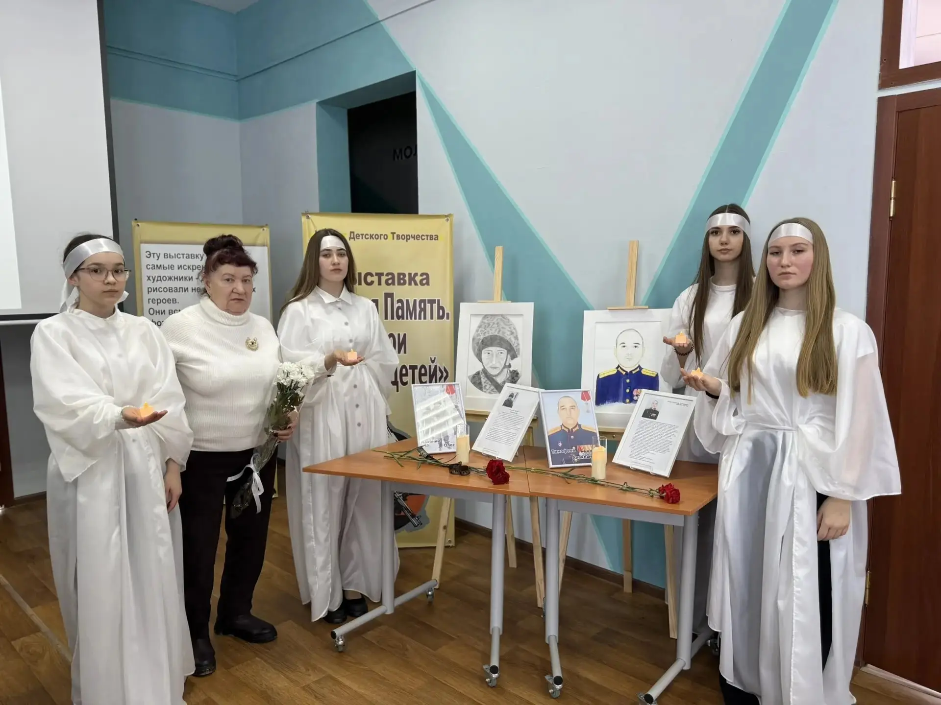 Сегодня, 20 марта, в стенах Молодежного центра прошла особенная выставка — «Живая память. Герои глаз