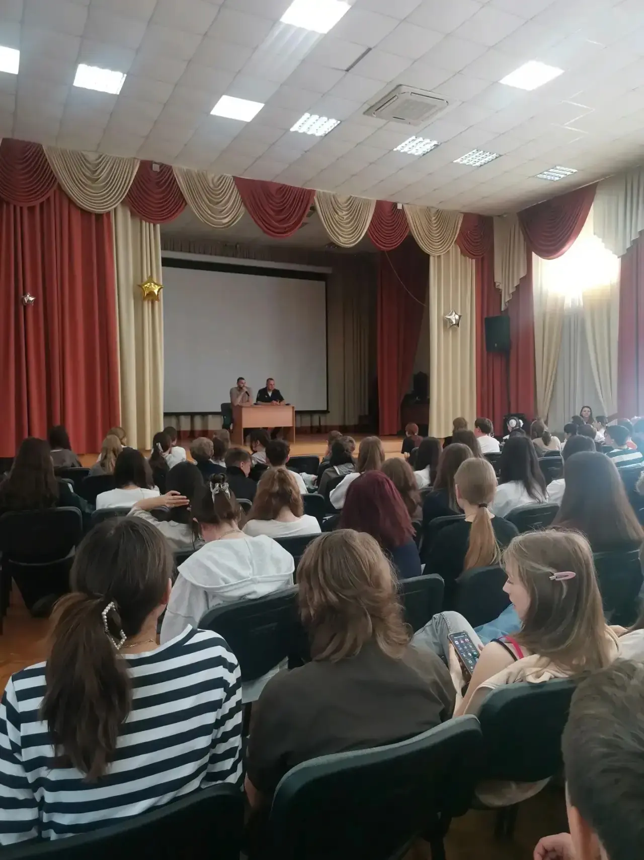О важном — простыми словами 💡  📚5 мая в Школе 878 прошла профилактическая встреча для учеников 6 и 7