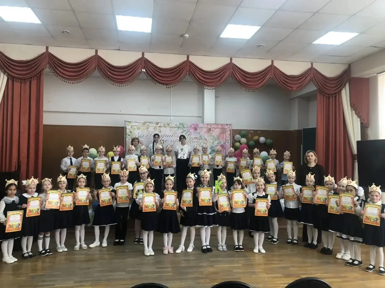 Случилось чудо: словно в сказке, Все буквы дружно сняли маски! Ты знаешь «Азбуку»! Теперь Тебе откры