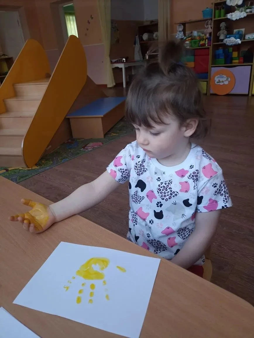 Рисование отпечаток ладони,, Солнышко,, ☀️☀️☀️Рисование отпечатком ладони («ладошками»)...