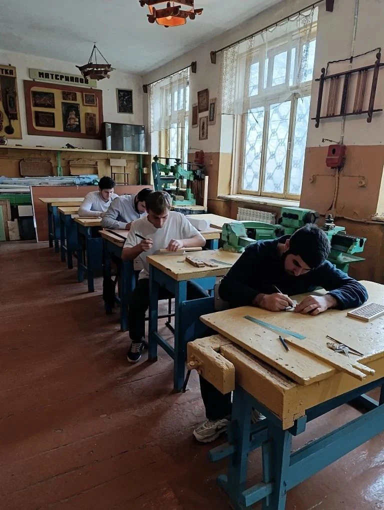 Прошла выставка работ членов кружка "Резьба по дереву", руководитель Балашев И. Б. Резьба по дереву 