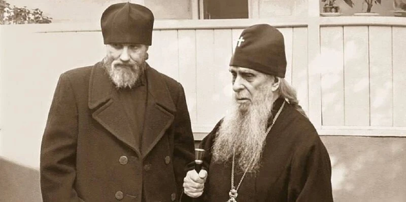 🌿  Не суди и не осуждай никого, иначе себя осудишь