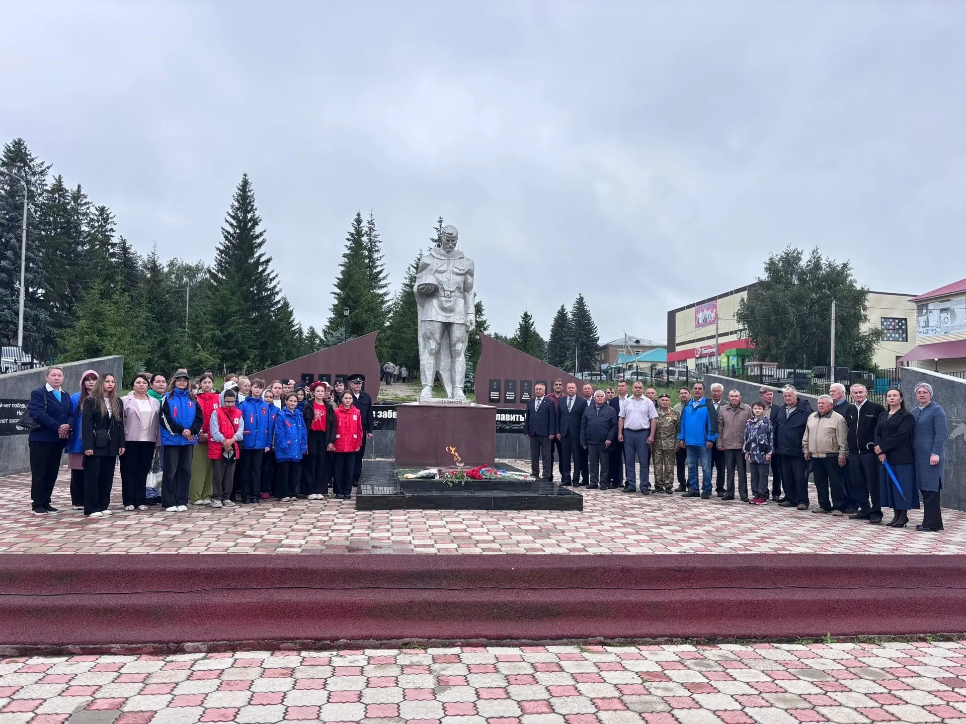 ⚪️Сегодня, 22 июня, в День памяти и скорби, в парке Победы села Бижбуляк состоялся торжественный мит
