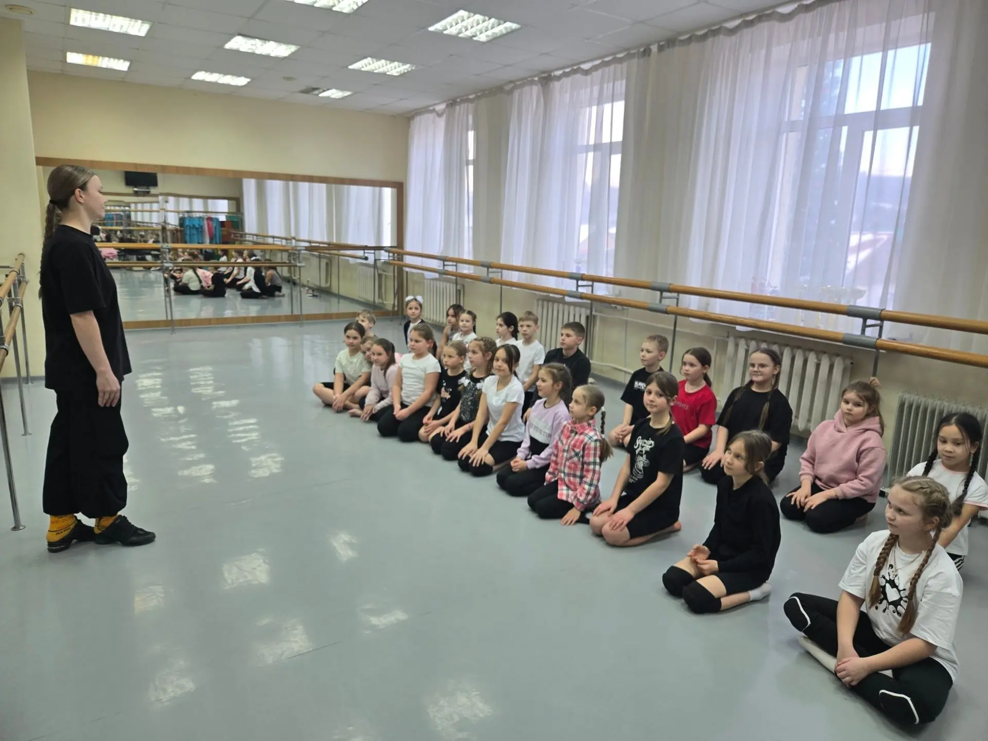 ️В коллективе «Семицветик» состоялась беседа «Здоровые привычки — путь к успеху», которую провела ру