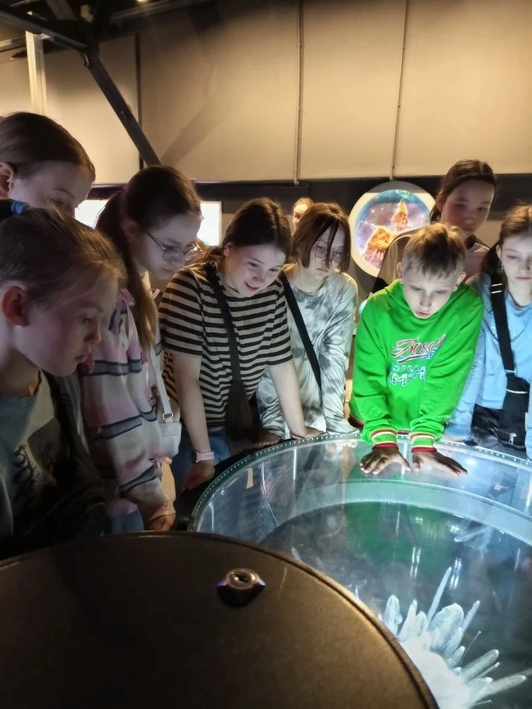 🔬 На каникулах с пользой! ✨  Во время каникул учащиеся 5Л и 7Д классов посетили интерактивный музей 