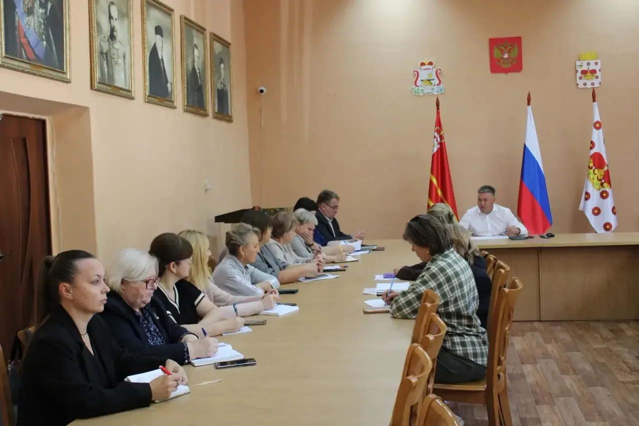 ✍️Глава Духовщинского муниципального округа Виктор Молотков провел рабочее совещание с ...