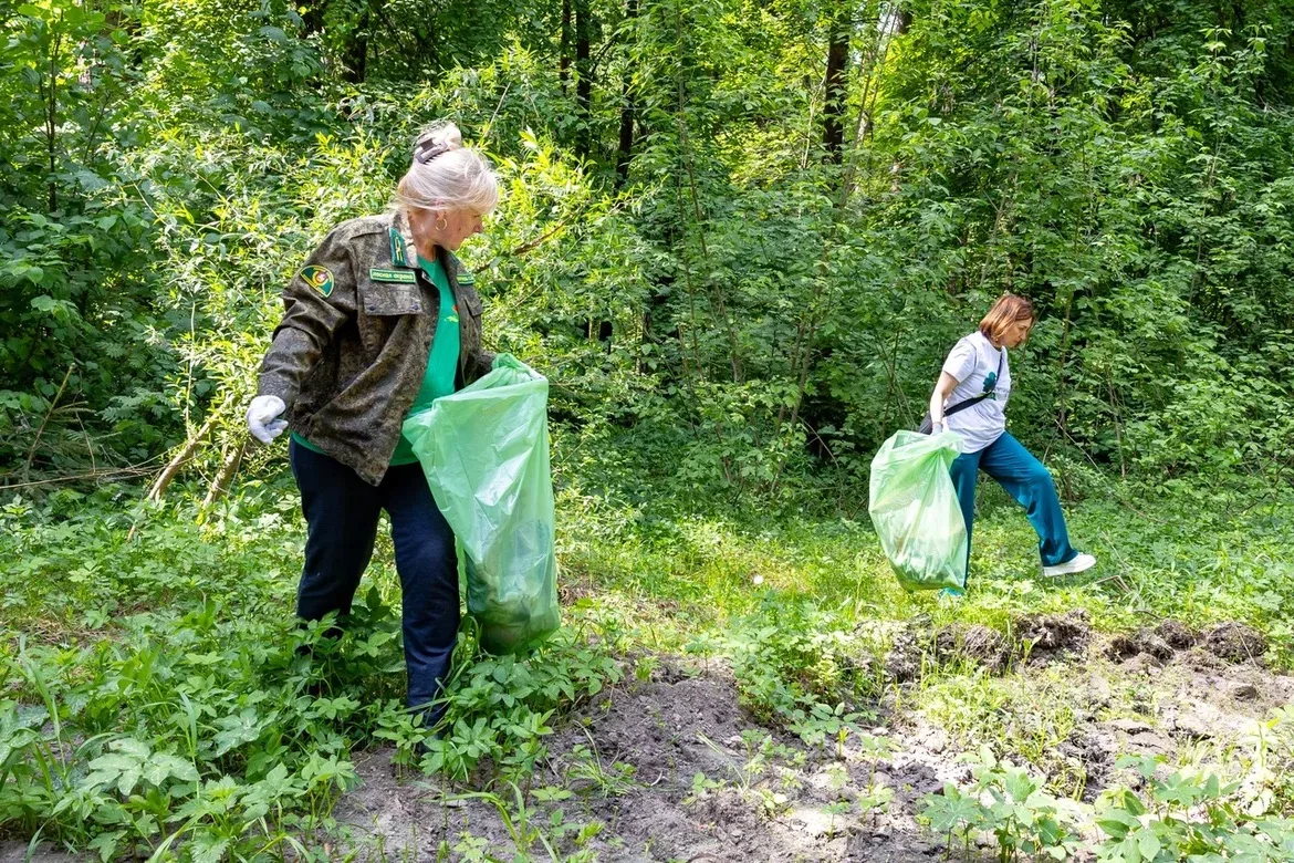 Наводим порядок вместе!   🌳В лесопарковой зоне близ Исаакиевского озера прошла экологическая акция «