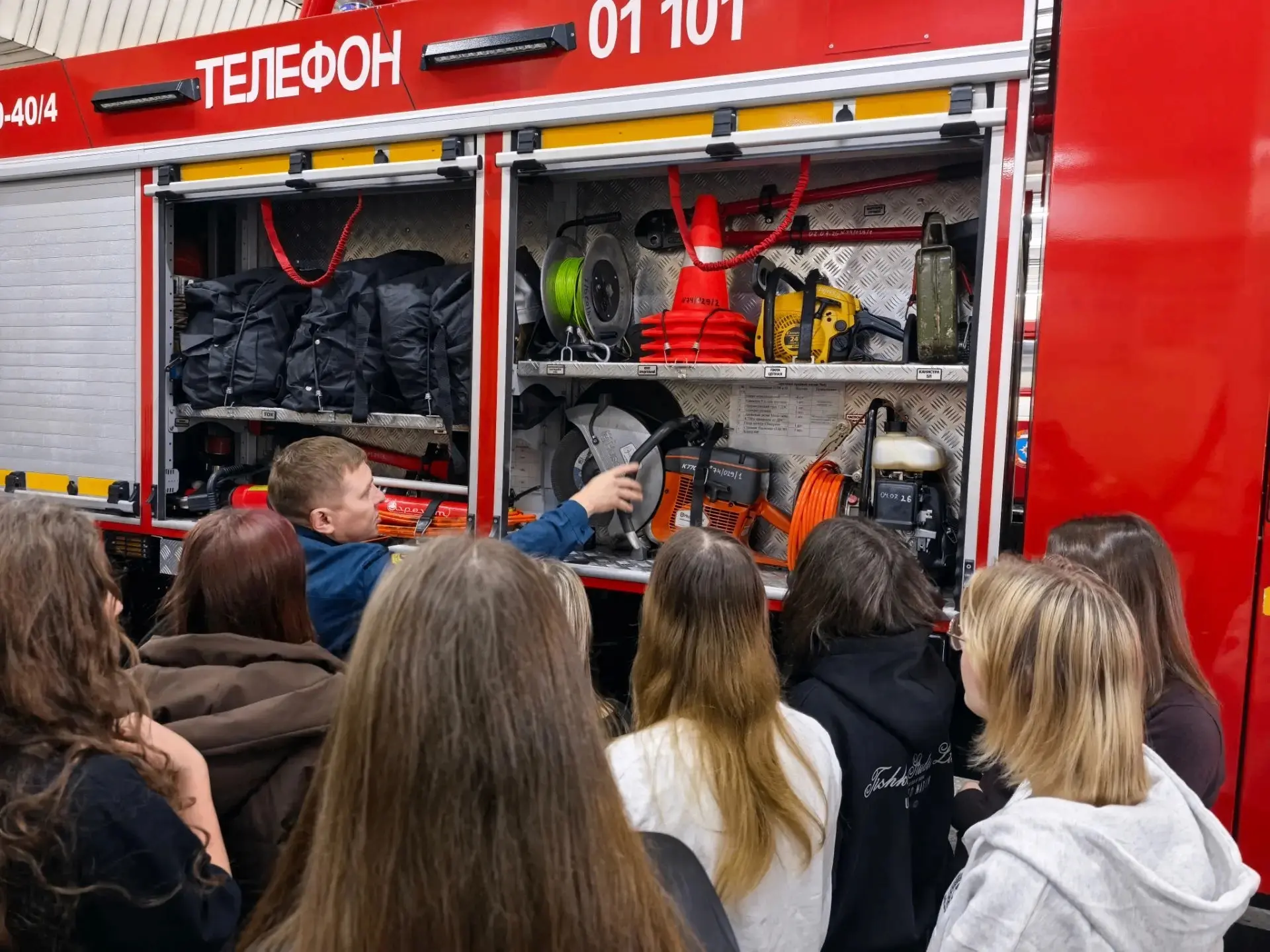 Школьники Когалыма попробовали себя в роли пожарных