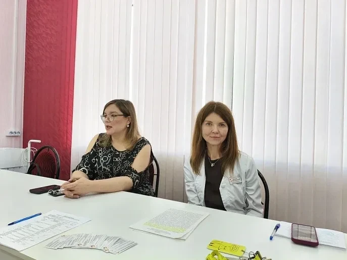 Знания, которые помогают вовремя заметить беду: соцработники прошли обучение по профилактике зависим