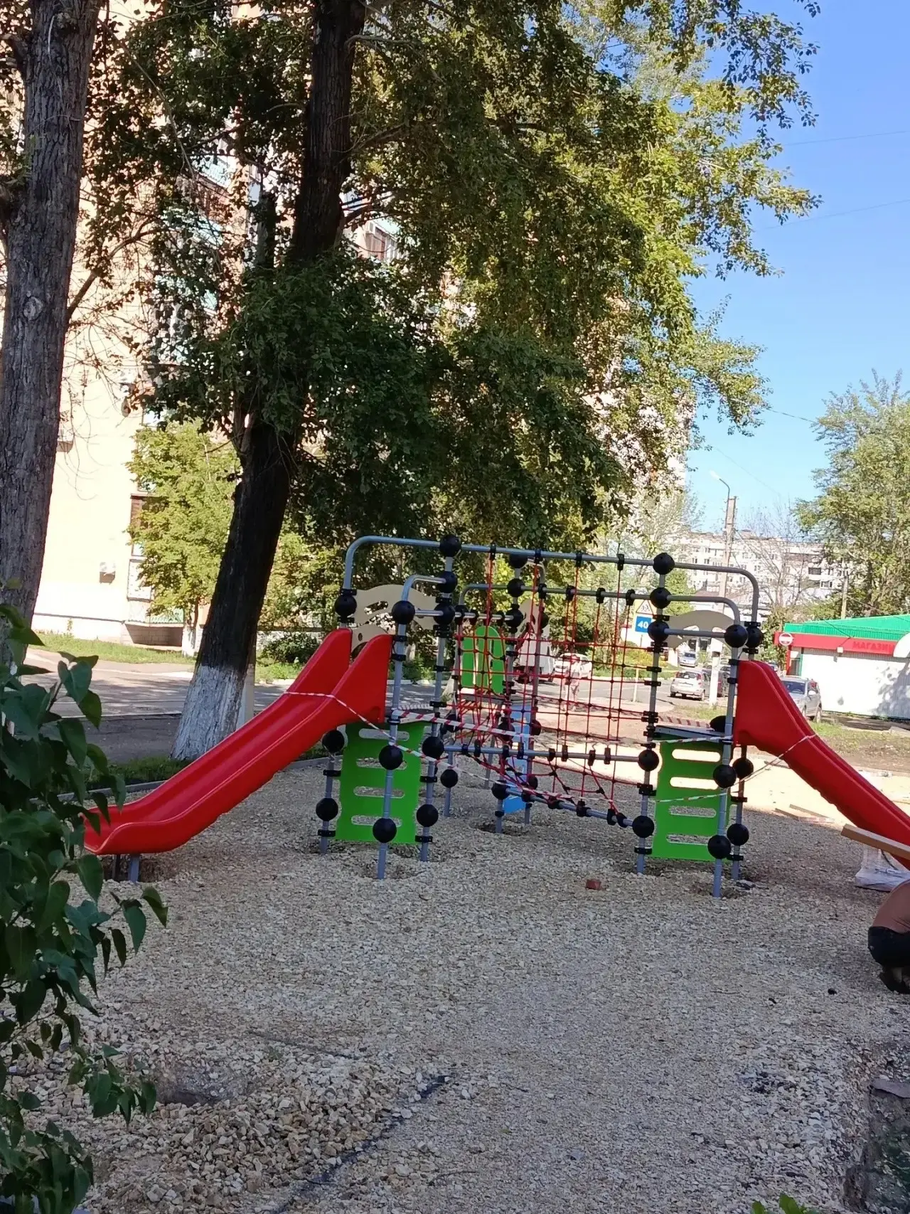 В Новокуйбышевске продолжается благоустройство вдоль улицы Коммунистической (от Горьког...