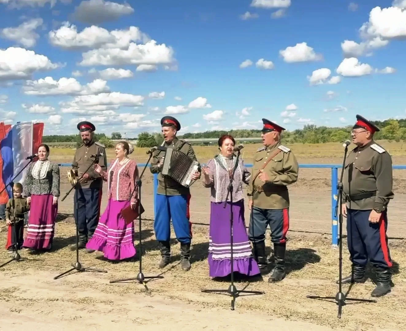 Сегодня на городском ипподроме состоялся большой спортивный праздник, собравший любител...