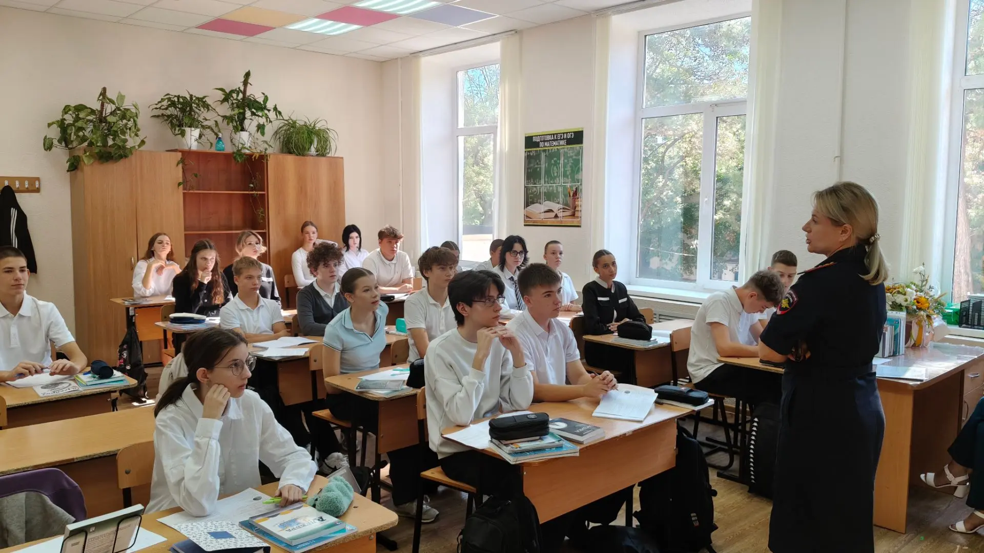 Сегодня в школе прошли важные и полезные встречи учащихся с инспектором по делам несове...