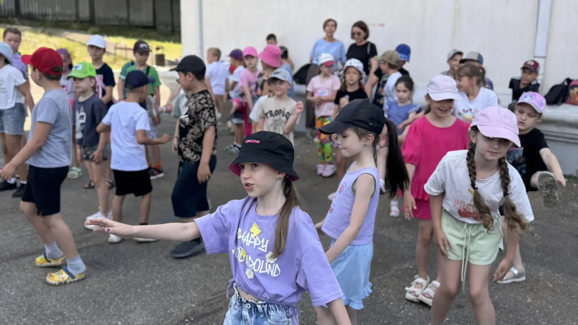 Продолжаем наш лагерь! ☀️

Сегодняшний день был наполнен яркими событиями и творчеством. Программа д