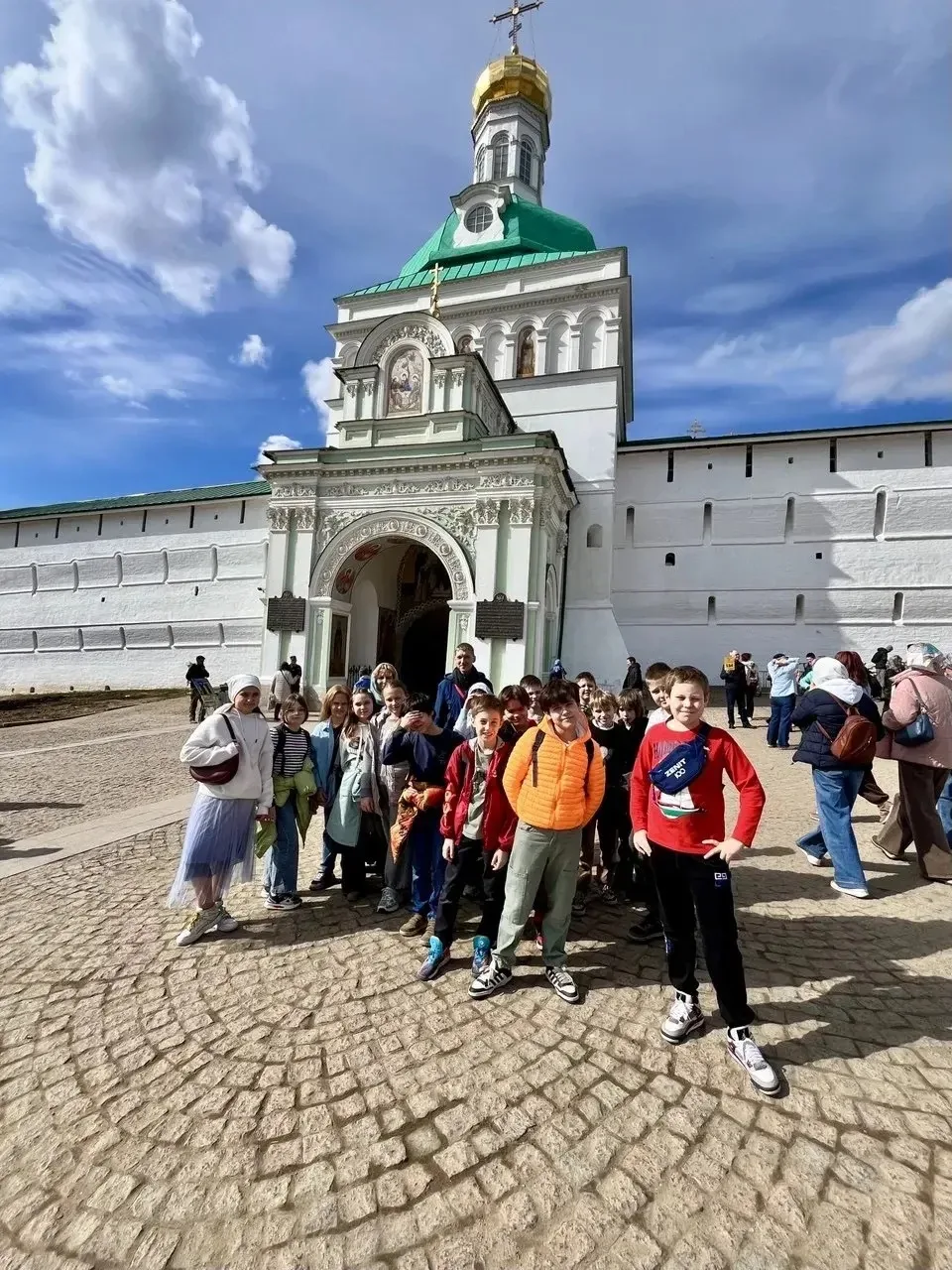 Субботнее путешествие 🧳  🤗 Ученики 4 класса «Б» в выходные побывали в Сергиевом Посаде, где посетили
