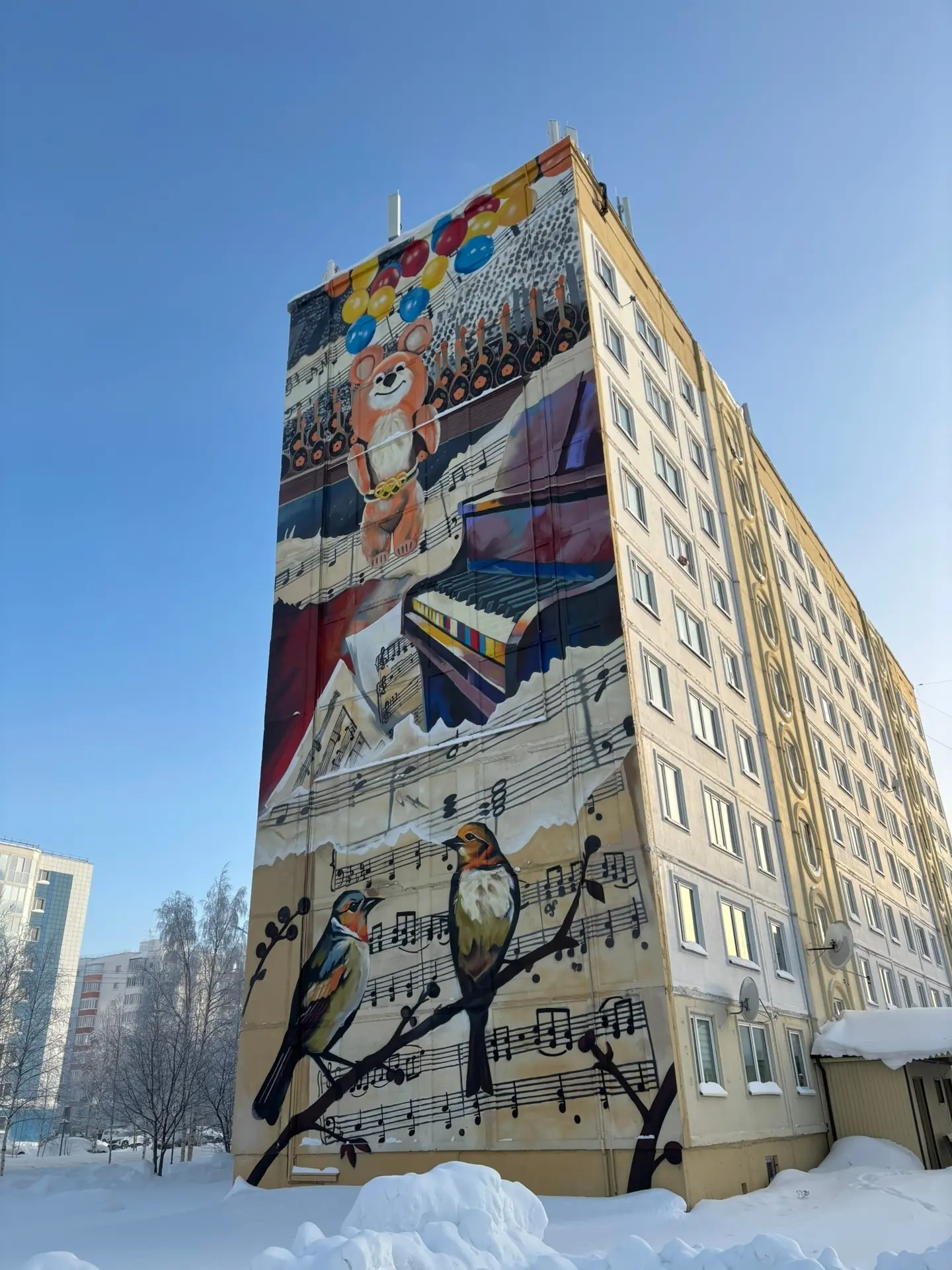 Яркая деталь нашего города😍  Фото: Визит Когалым