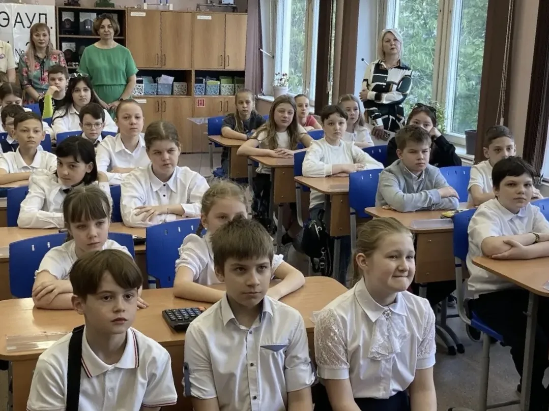 🚀Наши ребята точно готовы к жизни в умном городе!  В нашей Школе состоялся настоящий праздник – осно