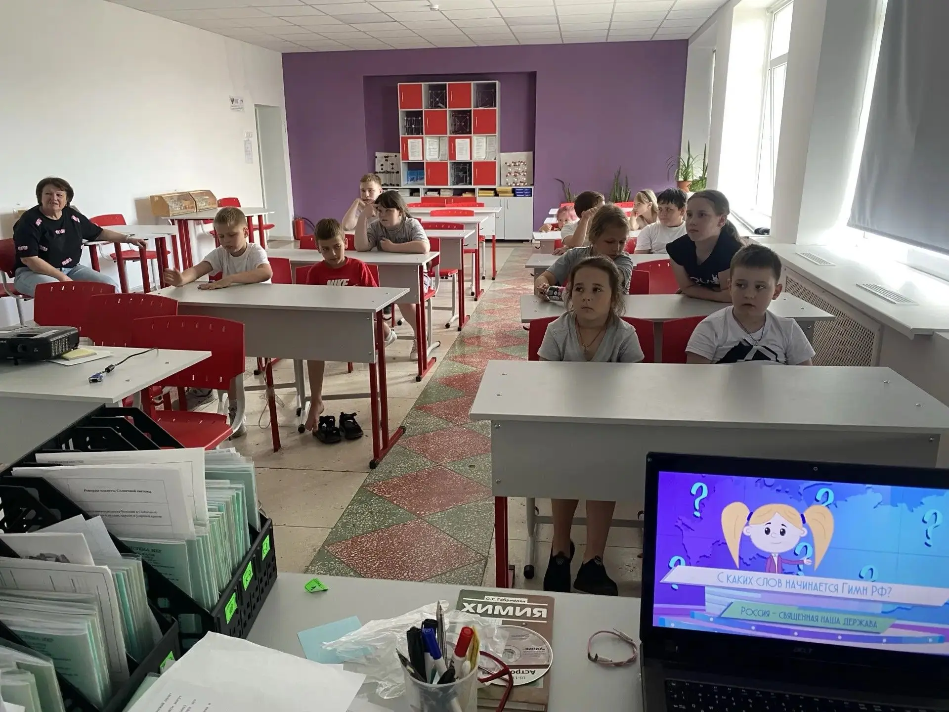 9 июня в детском лагере "Колосок" ребята поучаствовали в флешмобе "Триколор". Приняли у...