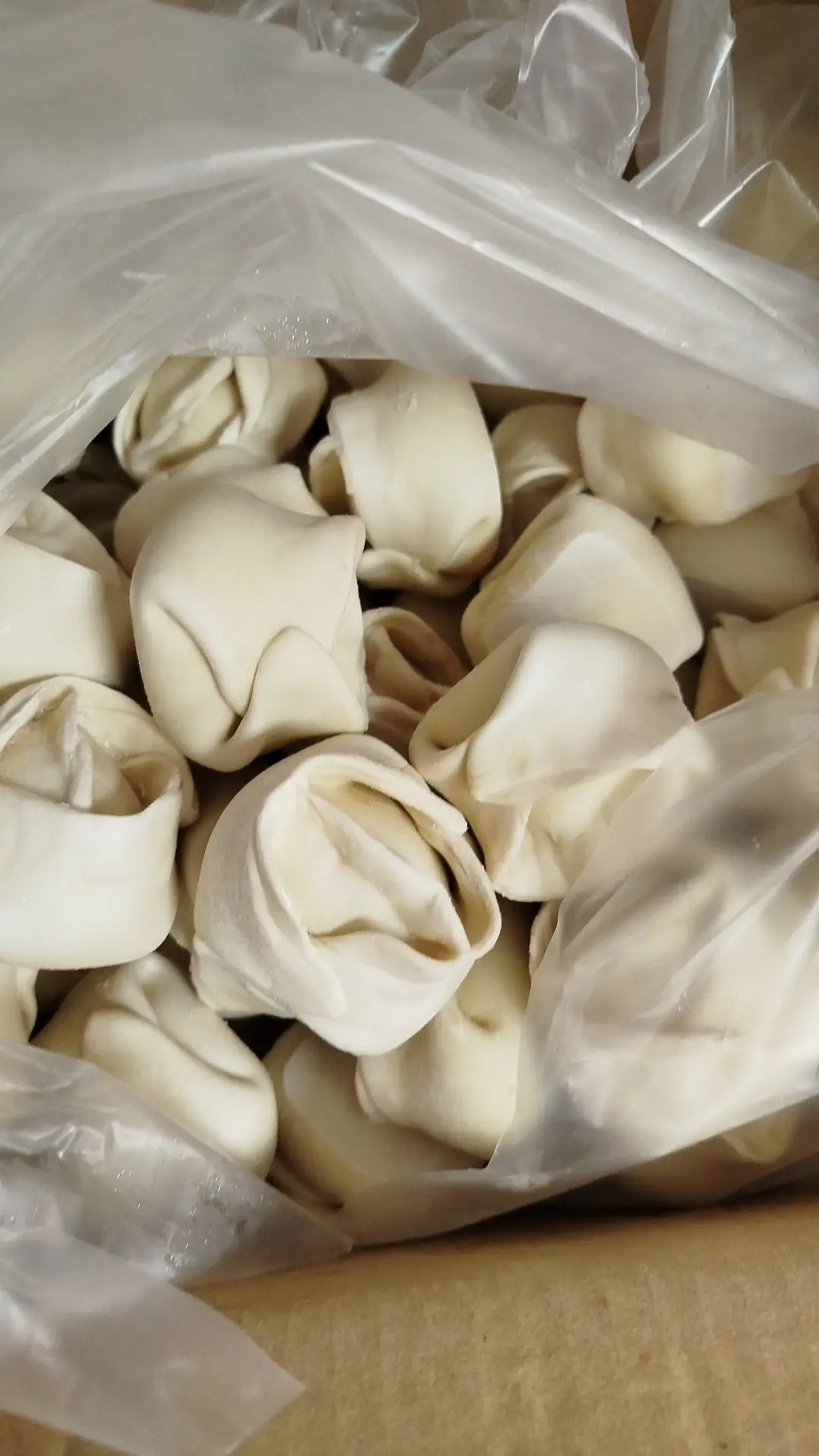 Манты, говядина, филе куриное,вода, соль, перец,лук, 56 руб 100 гр