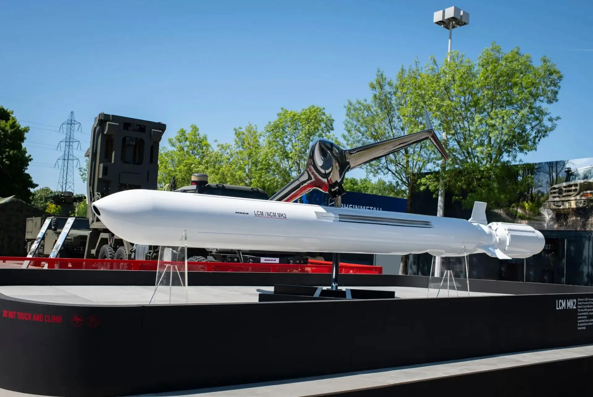 🇪🇺 Компания MBDA продемонстрировала крылатую ракету LCM Mk2 и наземную пусковую устан...