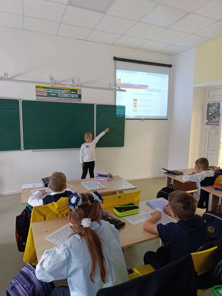 8 сентября учащиеся 1 «В» класса с большим интересом слушали рассказ о многообразии язы...