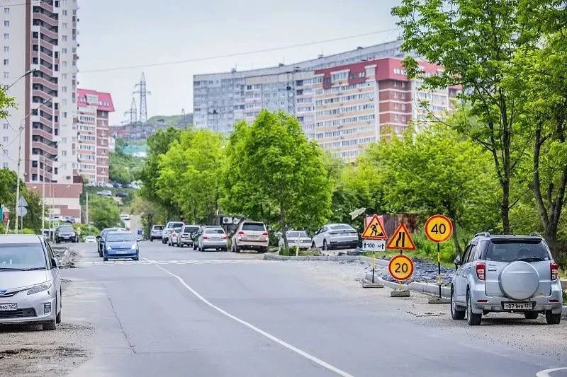 У администрации вышел пост про ремонт:

✅На улицах Черняховского и Невельского делают новые тротуары