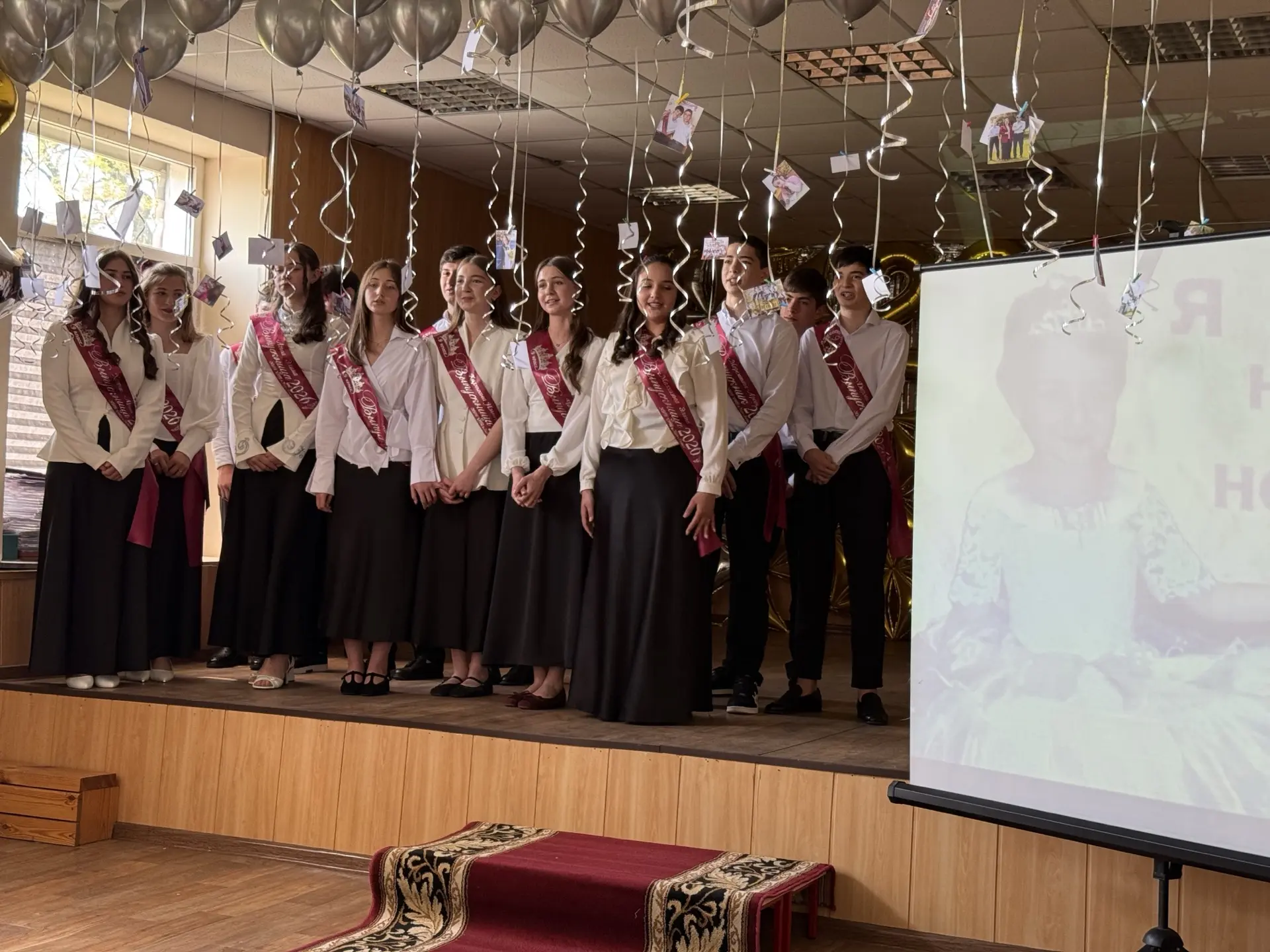 🔔Последний звонок: волнительный и светлый праздник🎀

Сегодня в нашей школе прозвучал последний зво