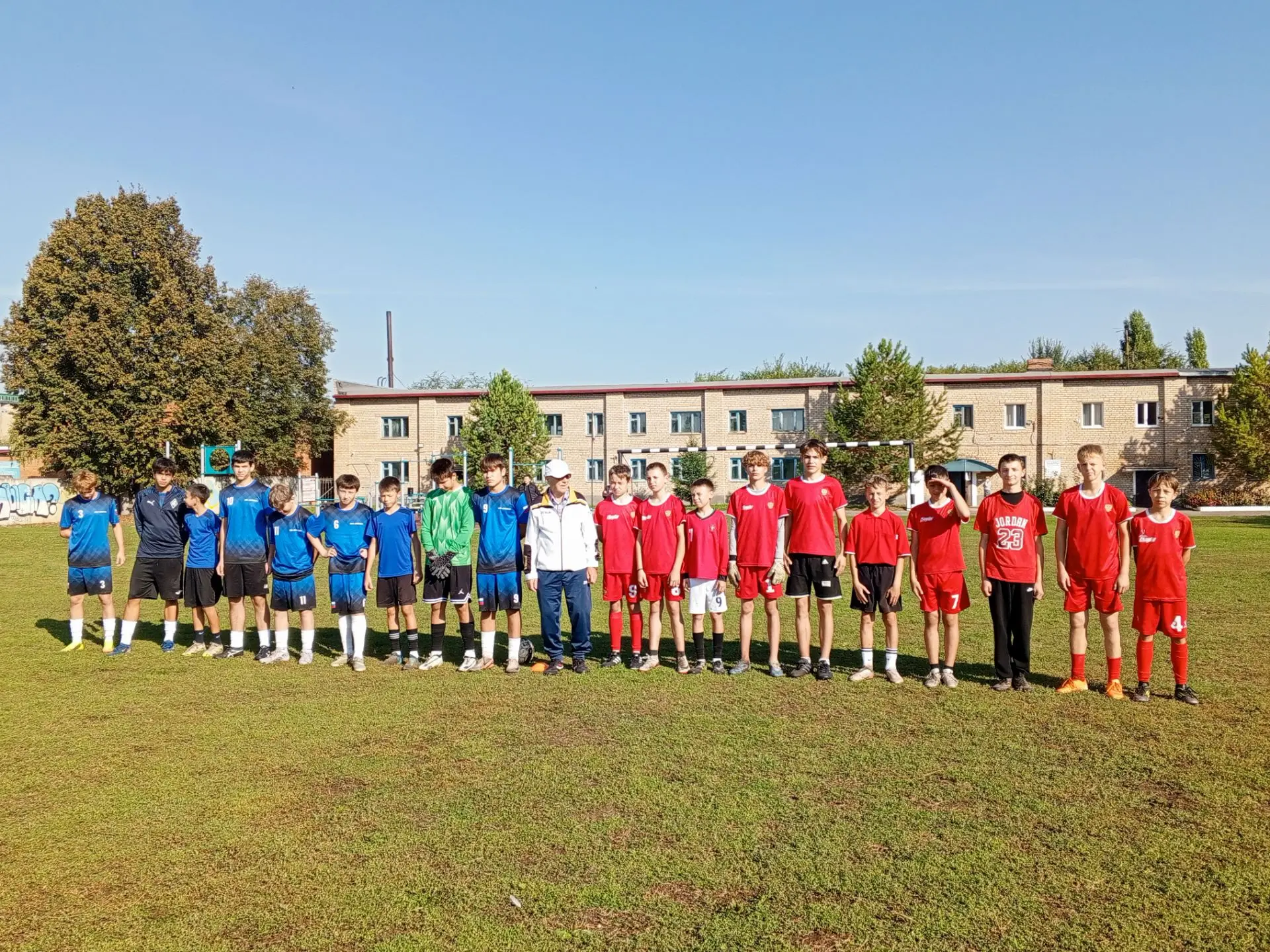 Футболисты начали учебный год с серии товарищеских матчей! ⚽⚽⚽