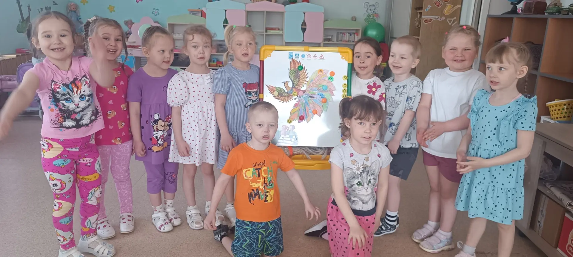 На занятие в среднюю группу «Бусинки» прилетела жар-птица с просьбой помочь ей. Злой во...
