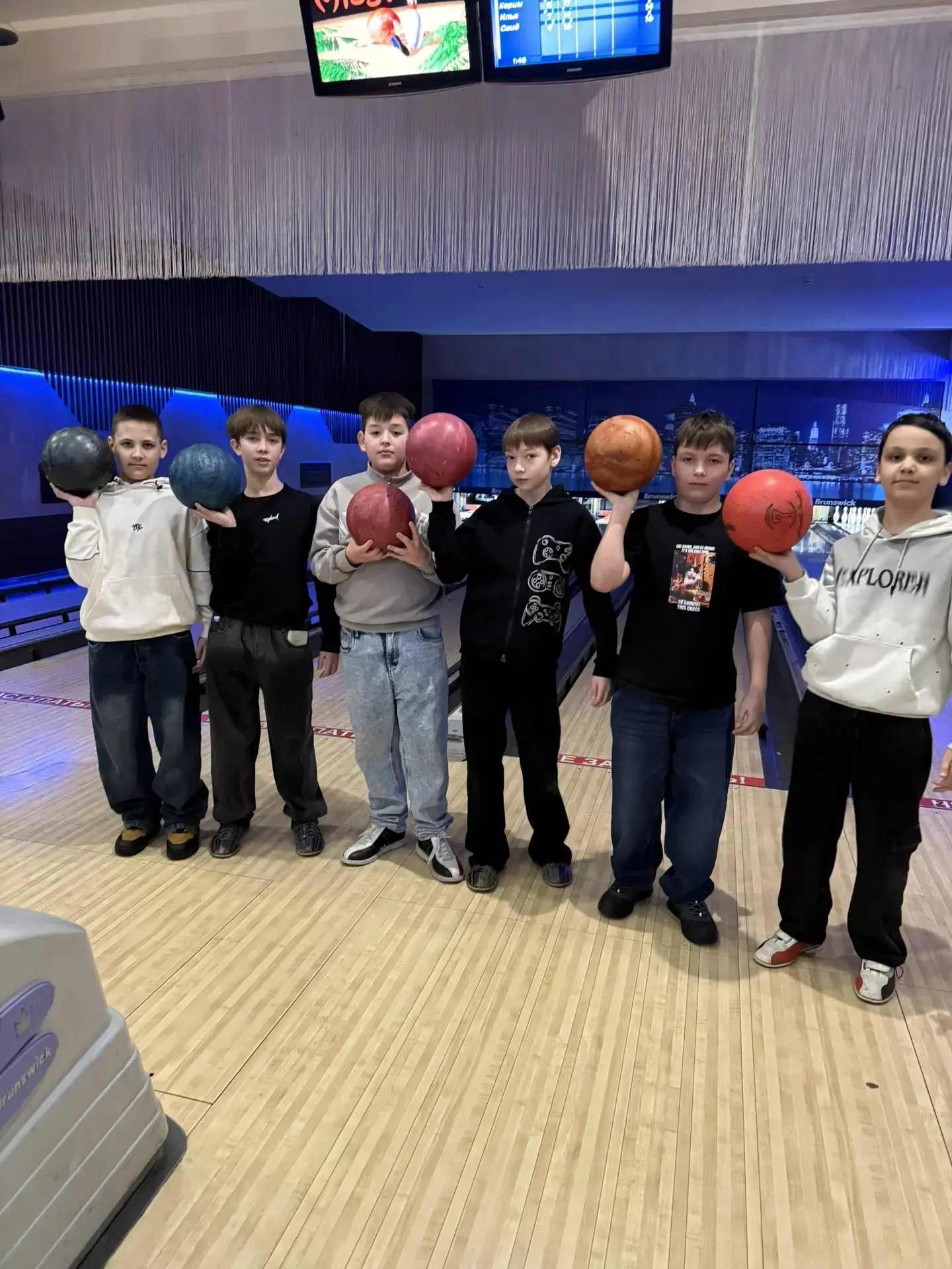 🎳 Ура! Весенние каникулы начались с боулинга! 🎳  Наш весёлый и дружный  5 А класс сходили и отлично 