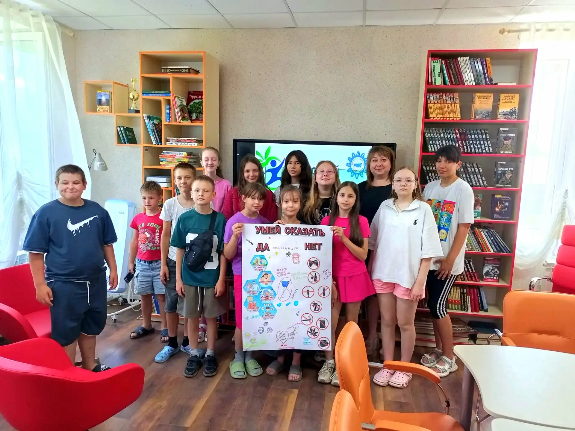 📍 Выбор в пользу жизни: в Кутейниковском ДК прошел информационный час для воспитанников лагеря «Дру