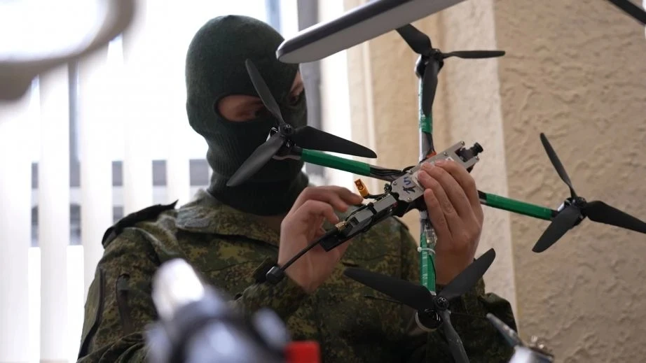 85% военных Хабаровского края, служащих в войсках беспилотных систем, продлевают контра...
