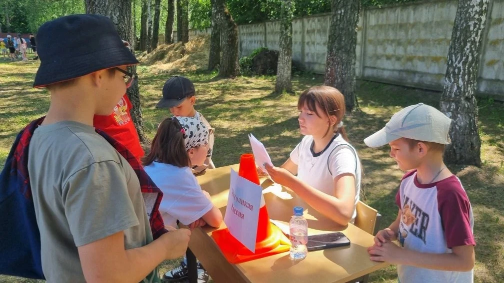 Накануне Дня России в лагере «Калейдоскоп» состоялся праздничный концерт.

День России символизирует