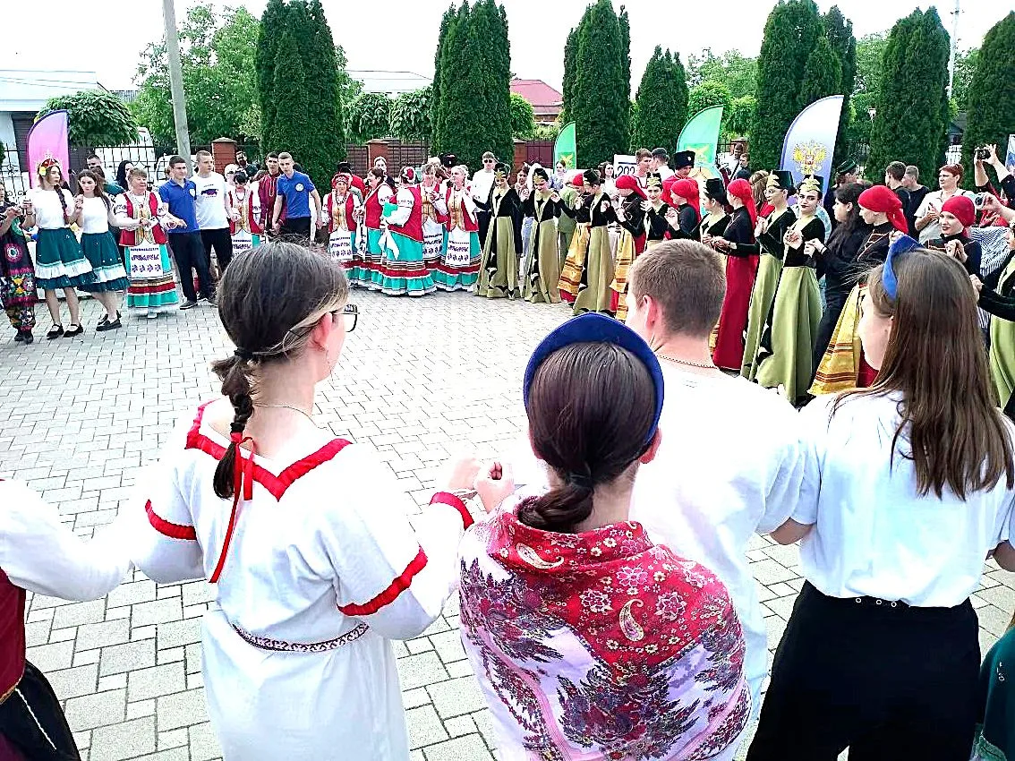 В СЛАВЯНСКЕ-НА-КУБАНИ ПРОШЕЛ ФЕСТИВАЛЬ НАЦИОНАЛЬНЫХ КУЛЬТУР «ДОРОГОЙ ДРУЖБЫ»   Славянский городской 