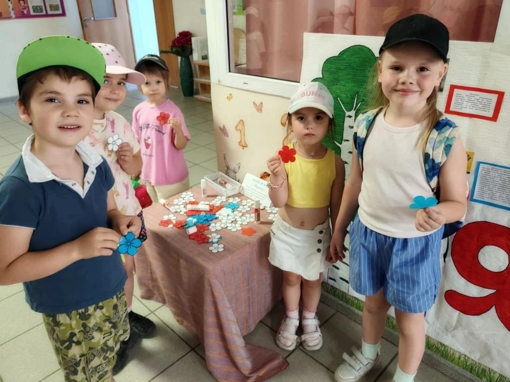 🇷🇺 «Я люблю Россию»: в «Дельфинчике» создали панно своими руками

В дошкольном отделении «Дельфинч