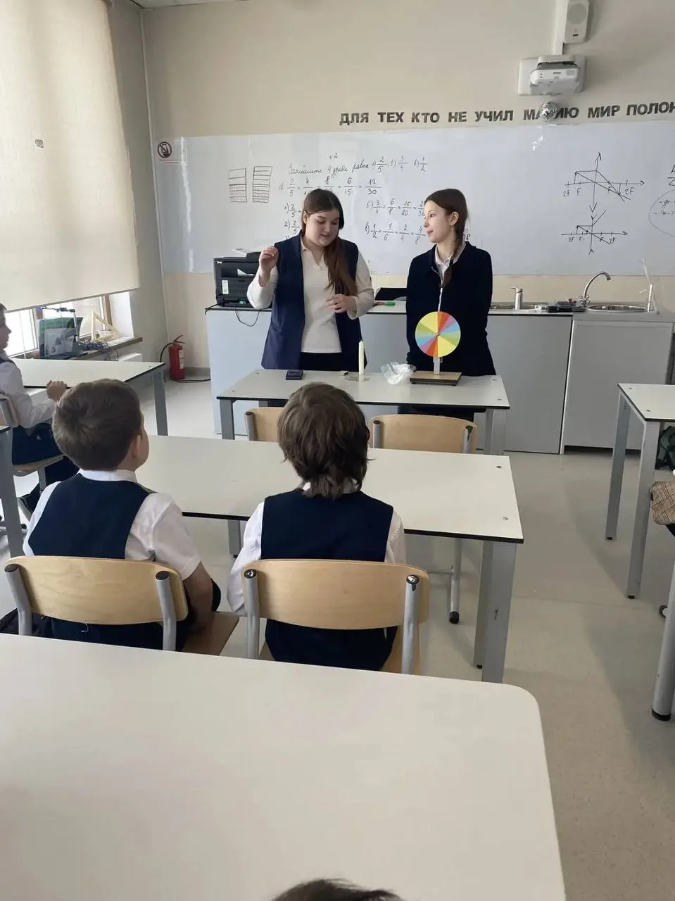 👩‍🔬🧑‍🔬Наука объединяет поколения: проект «Дети - детям» в нашем Лицее!🔬  В преддверии  Всероссийског