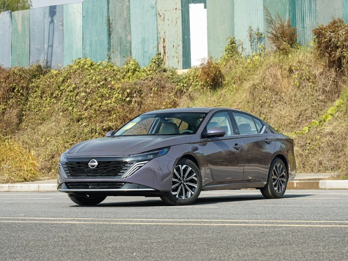 Убийца» Camry и Passat? В Россию привезли роскошный седан Nissan Teana по цене на милли...