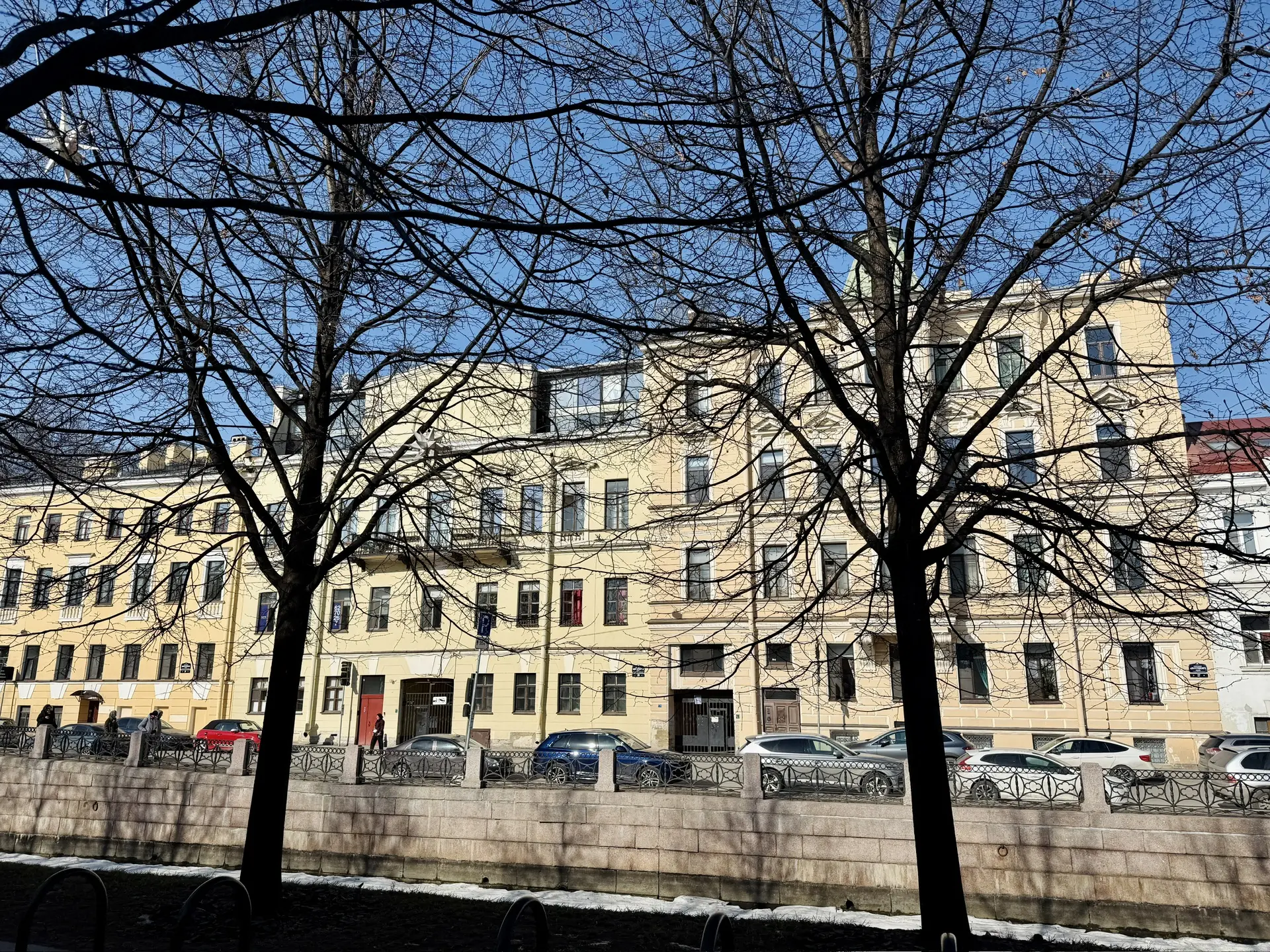 Продолжаю рабочий обход — уже в Адмиралтейском районе.  Вместе с главой района Дмитрием Вакушиным, е
