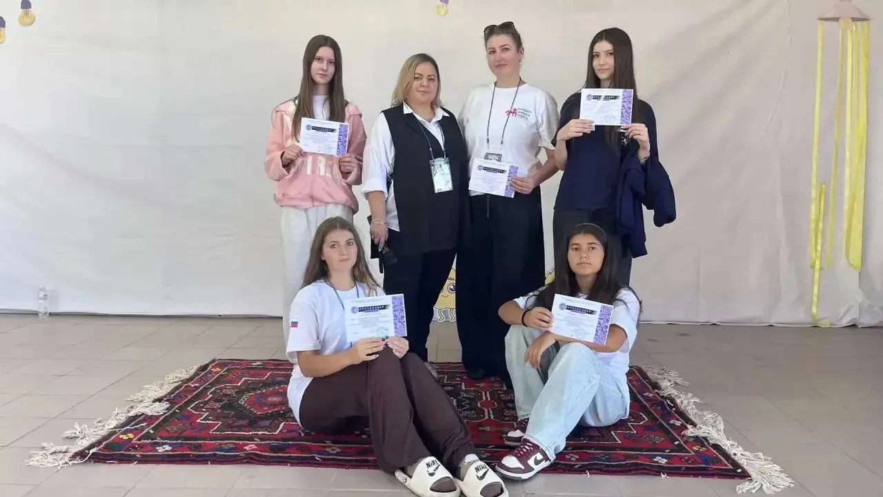 Делегация Арзгирского района, в составе: педагога Центра туризма Савченко М.Ю. и ребят ...